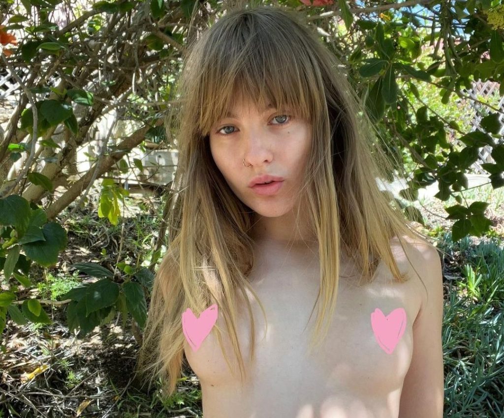victoria de angelis sfida la censura su instagram il seno coperto da due cuoricini