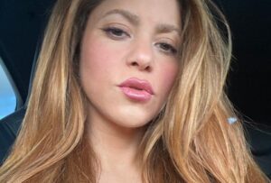 Piqué si scaglia contro Shakira e i suoi fan: lei risponde con una stoccata