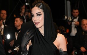 Festival di Cannes 2023, Giulia De Lellis in total black: l’abito è elegantissimo