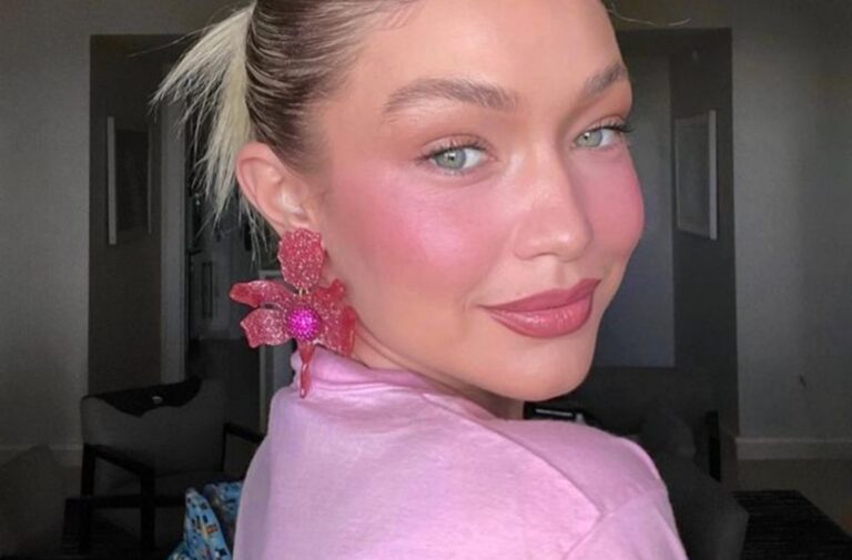 Gigi Hadid conquista il web con il make-up all pink: ecco come ricrearlo
