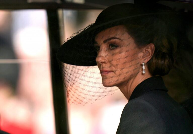 Incoronazione Re Carlo, cosa indosserà Kate? Parola agli esperti: “Si distinguerà dalla massa”